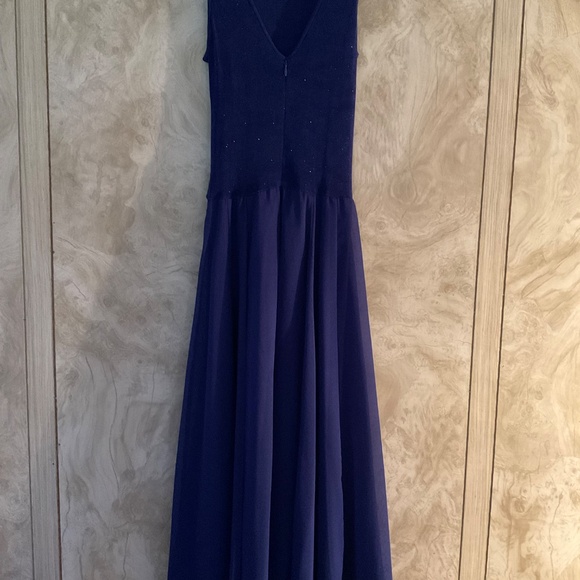 Gown - Picture 3 of 4